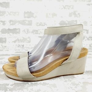 Lucky Brand Kanoa Taupe Leather WedgE Heel Ankle Strap Sandals i999